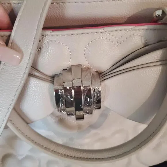 Betsey Johnson large shoulder bag cream w/silver hardware pink/multi interior - Picture 4 of 8